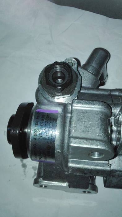Bomba direção assistida Mercedes Benz