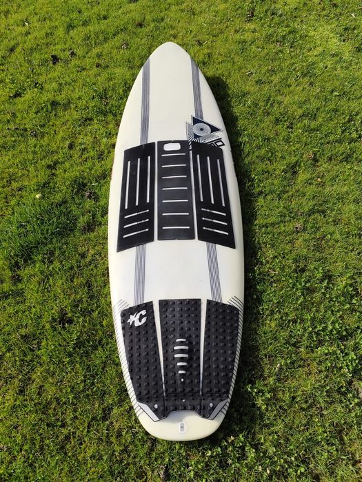 Tomo Hydroshort 5'7 shaped by Daniel Thomson (surfboard)