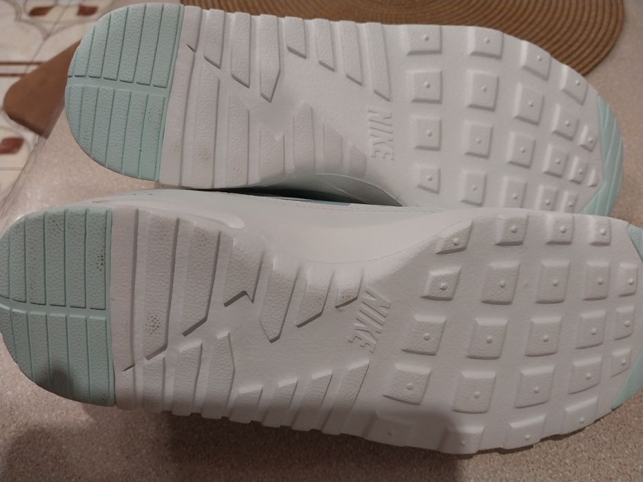 Кросівки   NIKE.