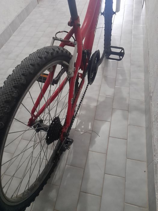 Bicicleta vermelha roda 24"
