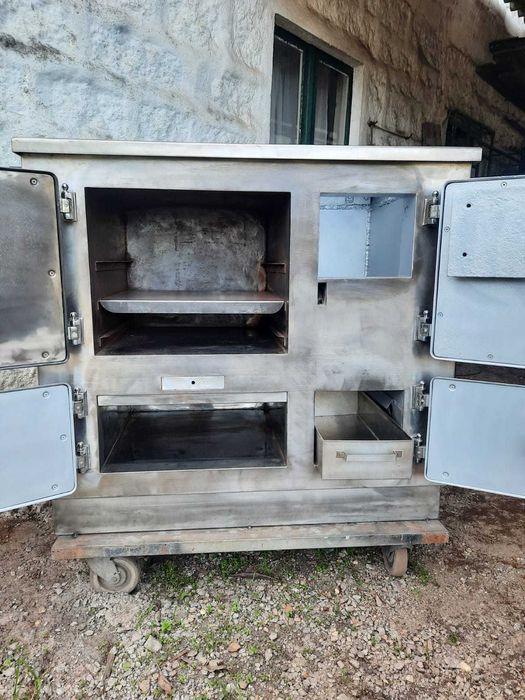 Fogão a lenha restaurado como novo