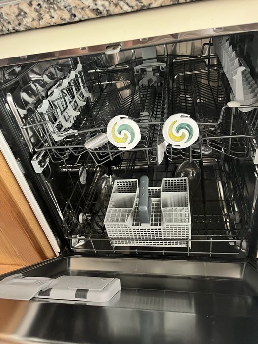 Máquina Loiça Whirpool a funcionar