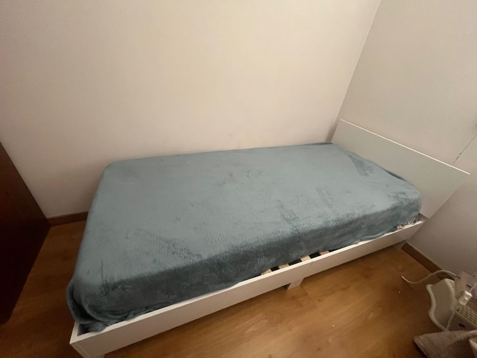 Cama com colchão e luzes led nova