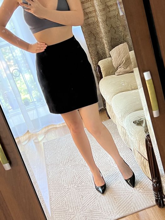 Чорна міні спідниця