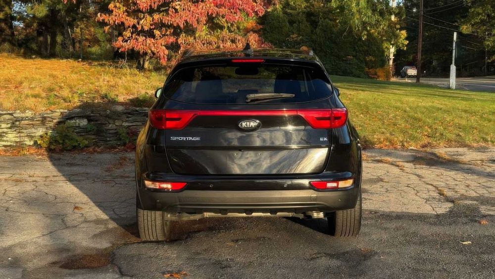 Kia Sportage EX      2018
