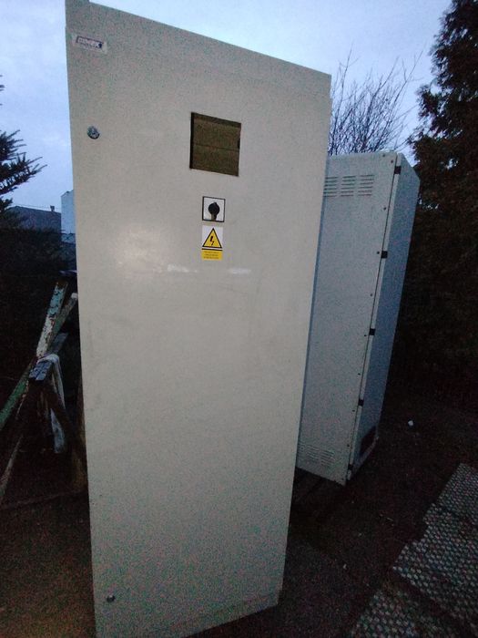 Sprzedam szafę stalową "elektryczną"