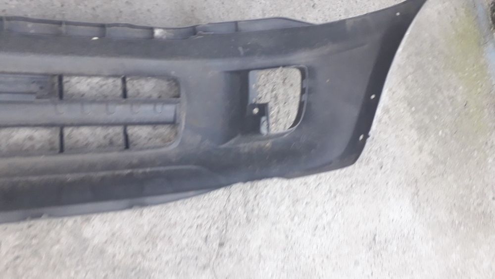Продам передний бампер Toyota Rav 4
