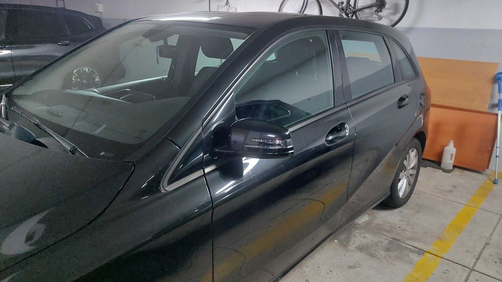 Mercecedes-Benz -  Classe B 180 - Caixa automática
