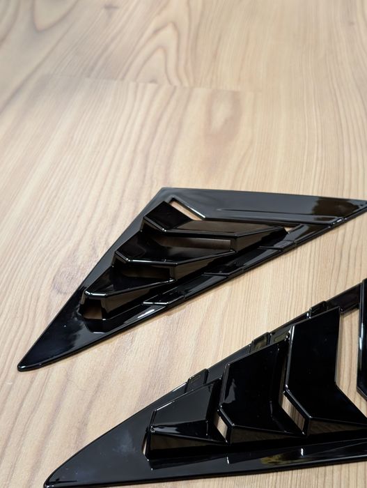 Apliques Golf 7 p/ vidro porta frontal (NOVOS)