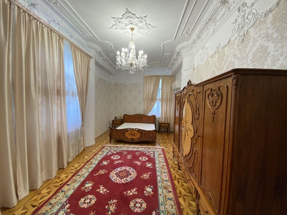 9 ст Б.Фонтана дом с бассейном