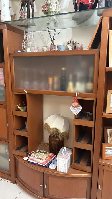 Estante de Sala em Madeira Maciça com Vitrines