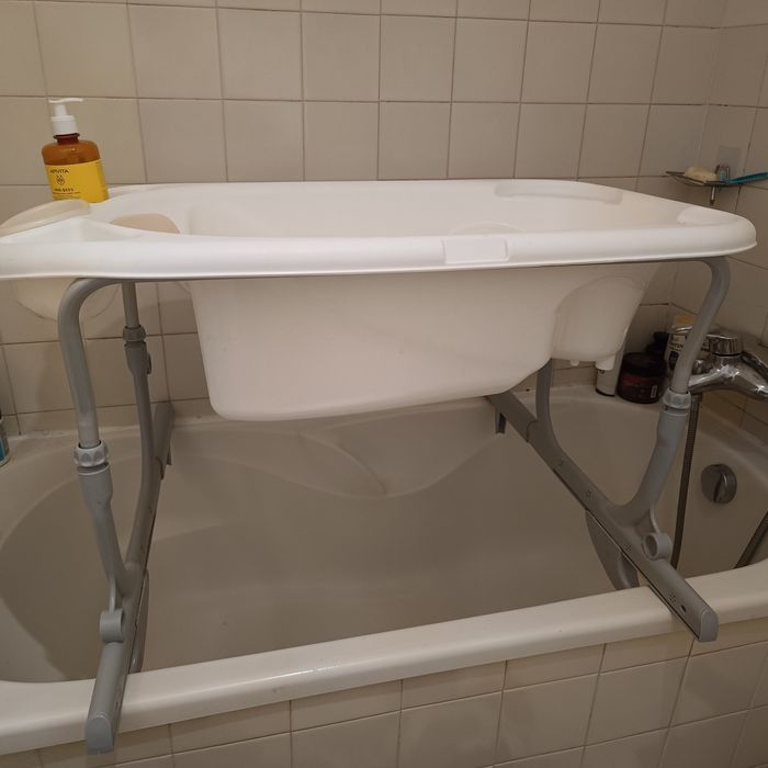 Banheira bebé com apoio elevatório