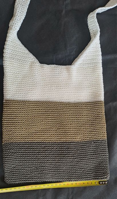 Mala de ombro em crochet Nova
3 cores, beje e 2 tons de verde
Medidas nas fotos