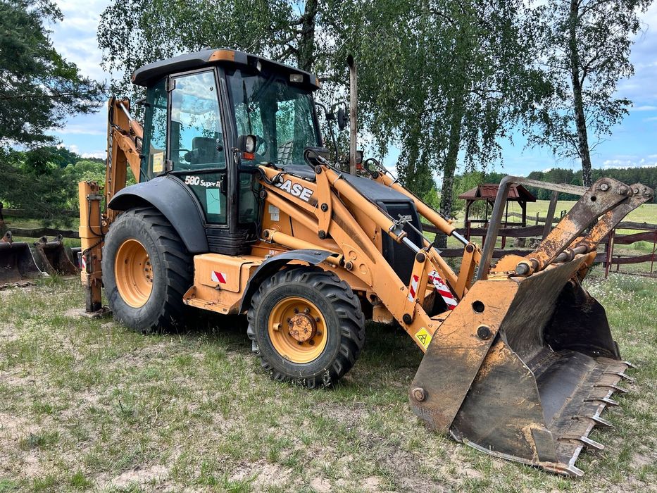 Case 580 SR  Wszystko sprawne, 3 łyżki.