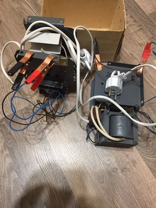 Зарядное устройство для авто аккумуляторов Легковых ,грузовых