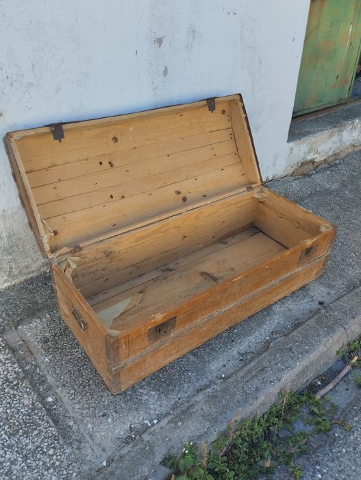 Baú antigo para restauro.