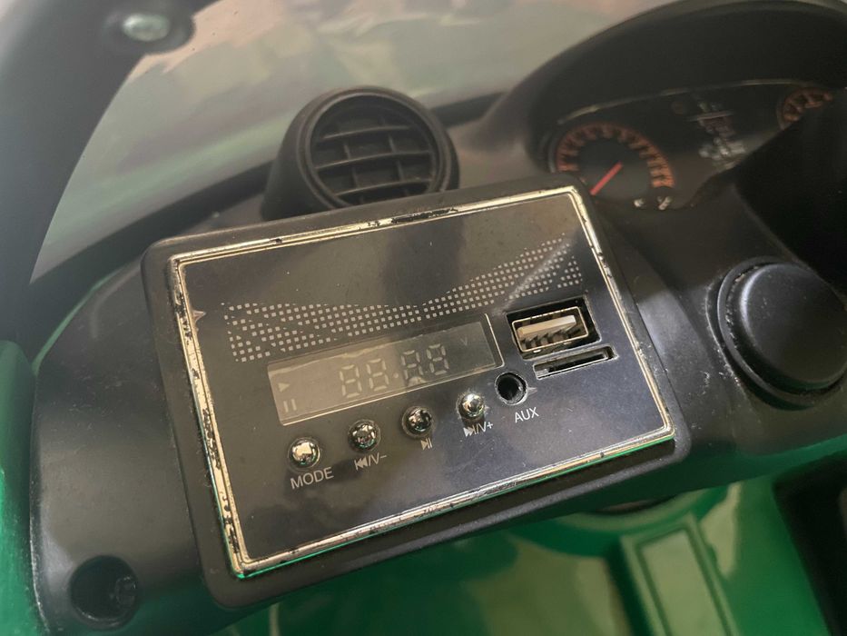 Carro Elétrico Criança Mercedes AMG GT R 12V + Comando (Como Novo)