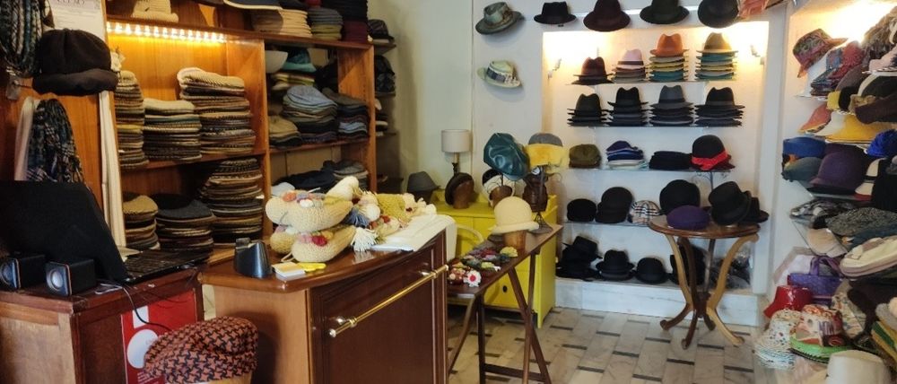 Atenção grande stock de chapéus