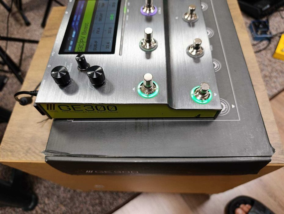 Mooer GE 300 - Amp Modelling, Synth & Multi efekt gitarowy