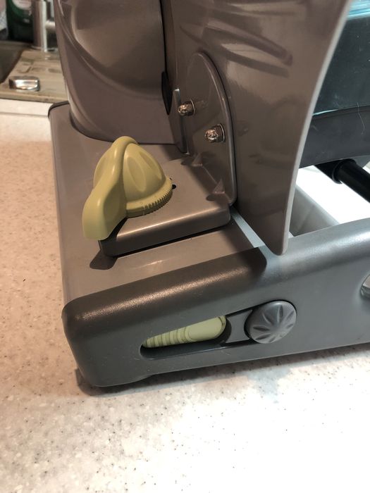 Слайсер електричний