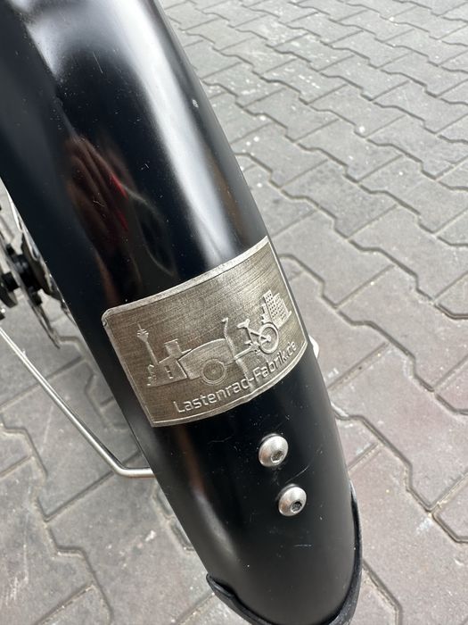 Elektryczna riksza renomowanej marki Vogue