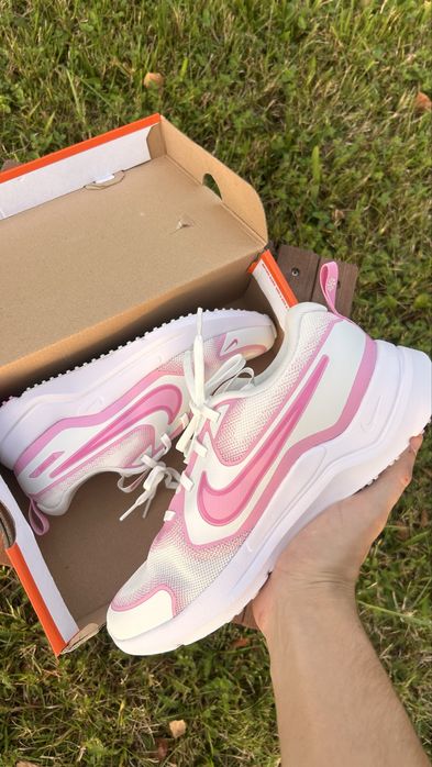 Nike Cosmic Runner (GS) R. 40 / 25 cm – Biało-Różowe – Stan Idealny!