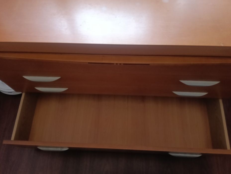 Cómoda  e mesinhas de cabeceira e caba