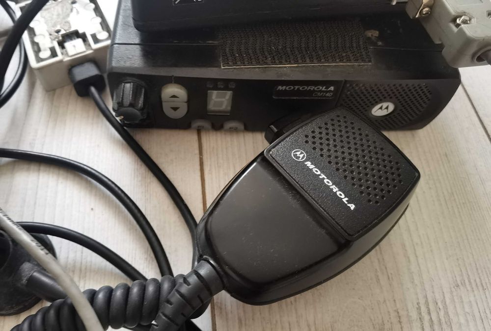 Radiotelefon motorola CM140 + terminal z anteną ELE radio do ELE