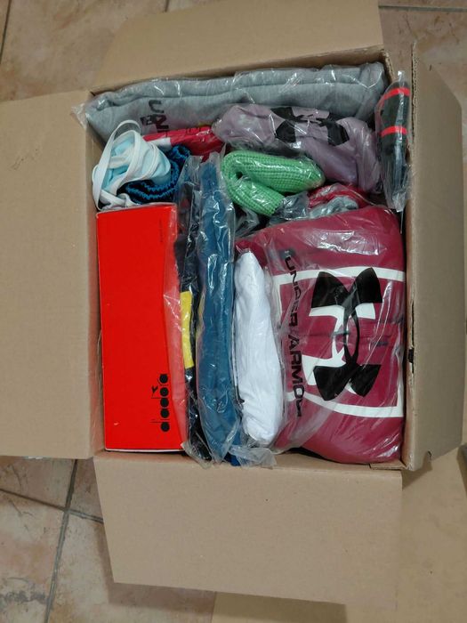 BOX markowej odzieży sportowej (Under Armour, Diadora, 4F, Pit Bull)