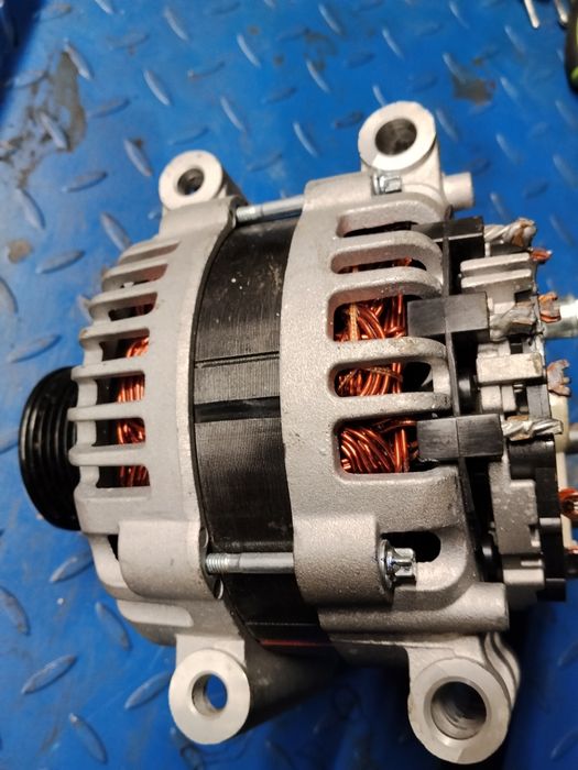 Alternator  koparko-ładowarka caterpilar