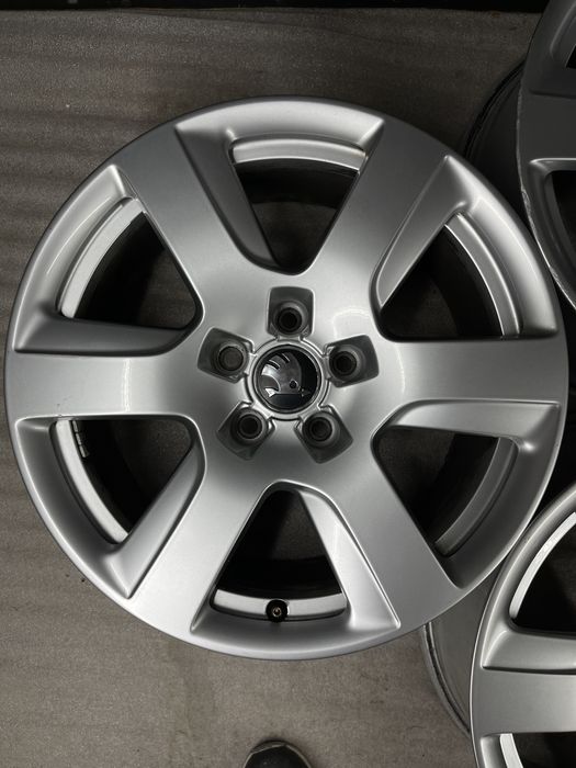 Диски R17 5x112 Et37 7.5J. Skoda Octavia A5 A7 Superb Kodiaq Karoq