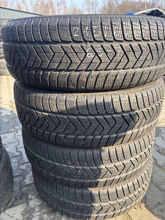 Komplet opon zimowych 215/65 R17 Pirelli