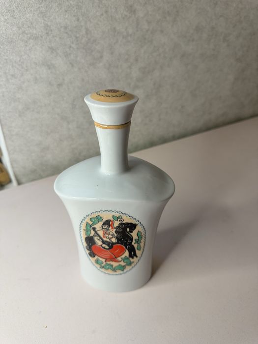 графин з козаком