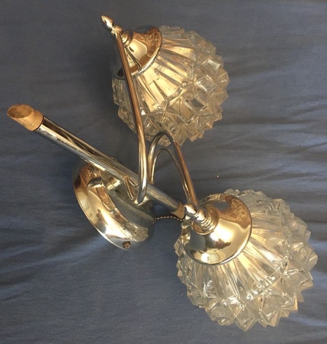 Хромована настінна бра на два кришталевих плафони