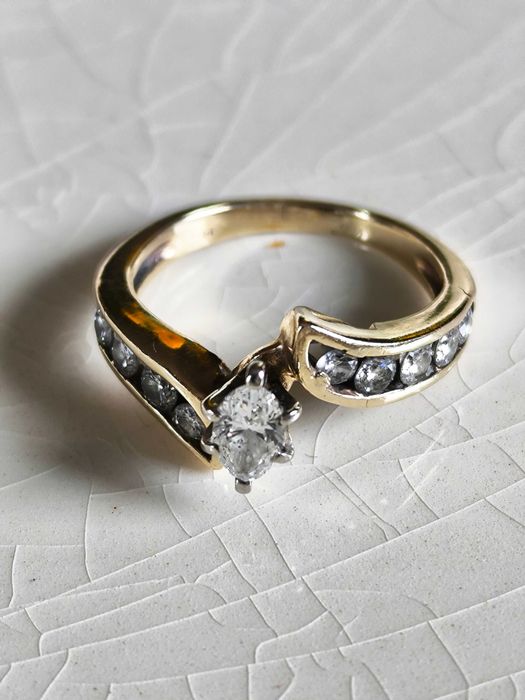Złoty Pierścionek z diamentami 1 ct , SI/H / certyfikat