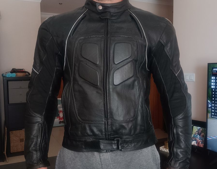 Casaco moto em couro