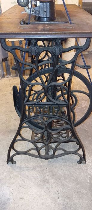 Zabytkowa (sprawna)maszyna do szycia firmy "PFAFF"