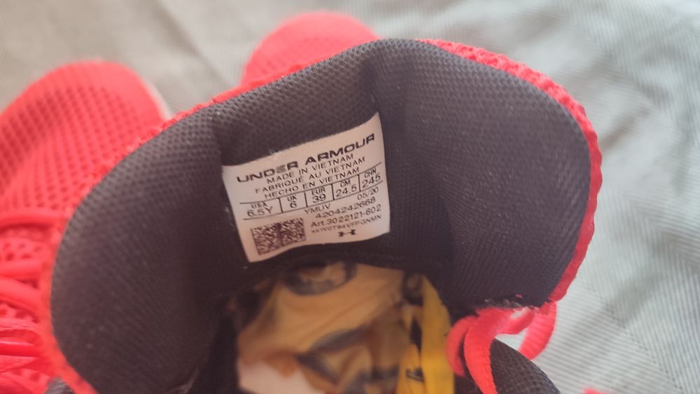 Баскетбольні  кррсівки Under Armour - 39 39