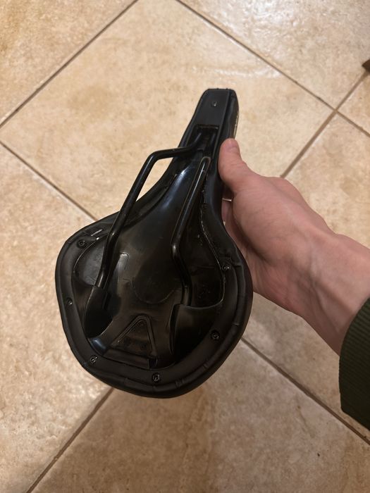 сідло для велосипеду (275 x 140mm)