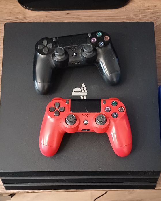 PS4 Pro 2 pady 1 TB
