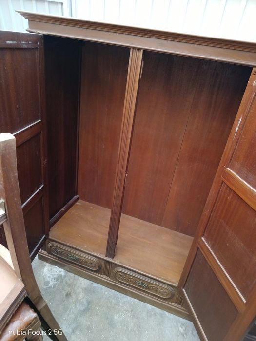 Roupeiro třes portas třes gavetas
