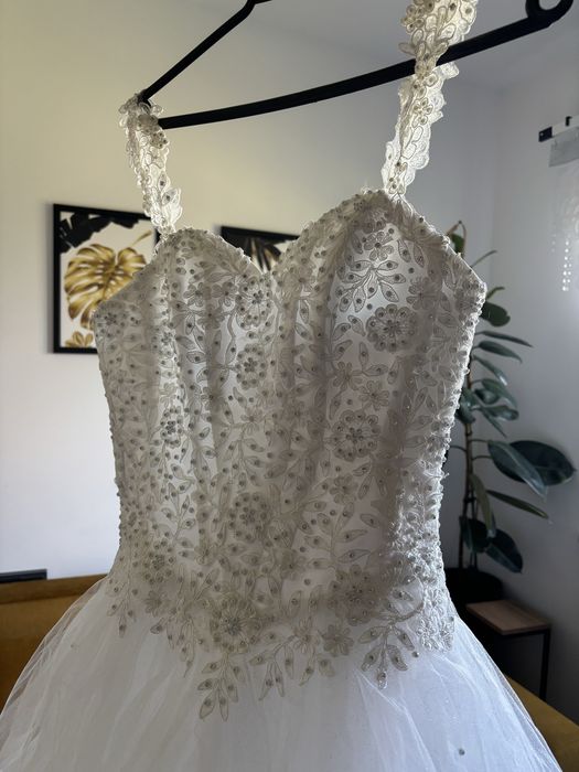 Suknia slubna S swarovski
