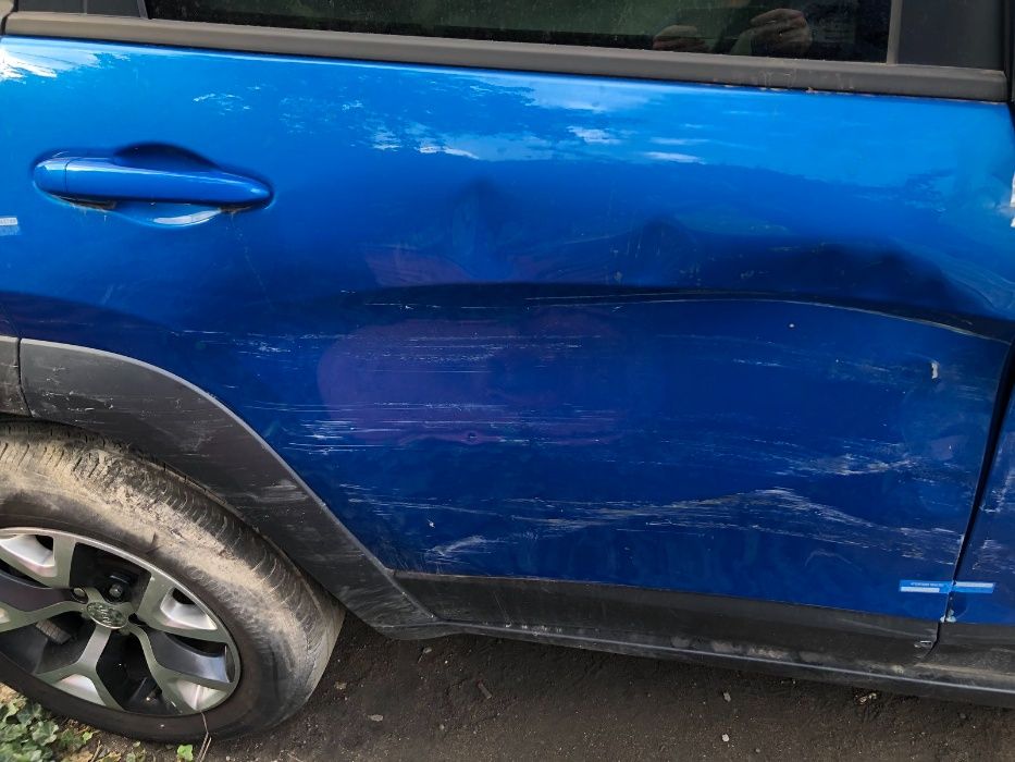 Jeep Cherokee 2017 год правая, задняя дверь пассажирская в комплекте