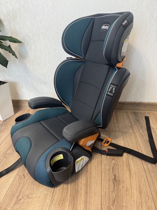 Дитяче автокрісло Chicco KidFit 2-в-1 15-36 кг