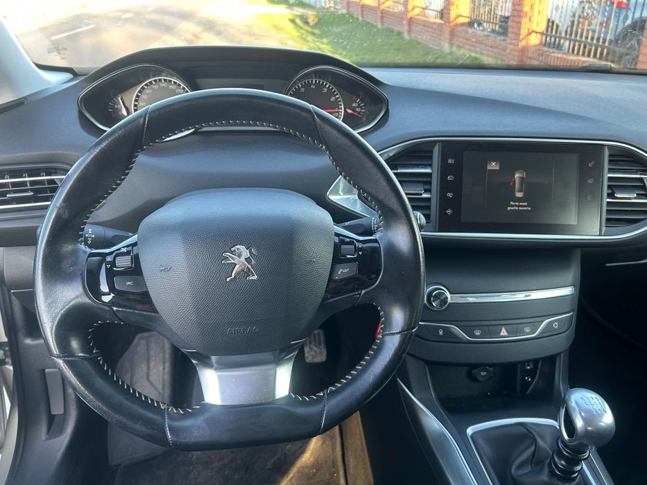 Peugeot 308 2016 rok 1,2 benzyna 130 koni