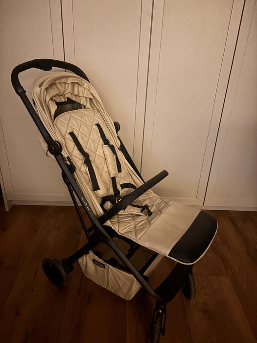 Future Design wozek x-ray spacerowka samolotowa