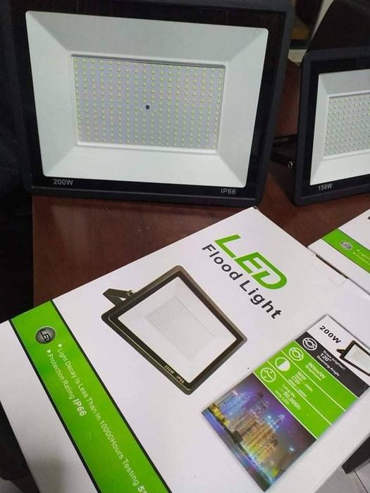 Foco projetor IP 66 Led 150w/200w 6500k 220v luz branca