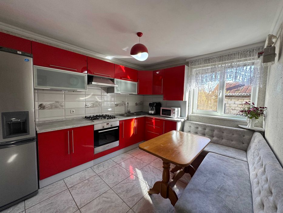 Продам частину будинка з власним двором біля Турецької площі