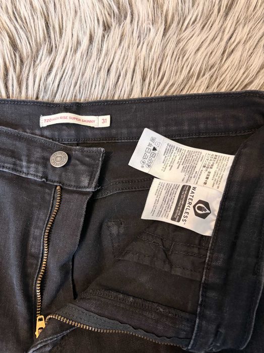 Jeansy Levi's 720 High Rise Super Skinny W31 czarne przetarcia dziury