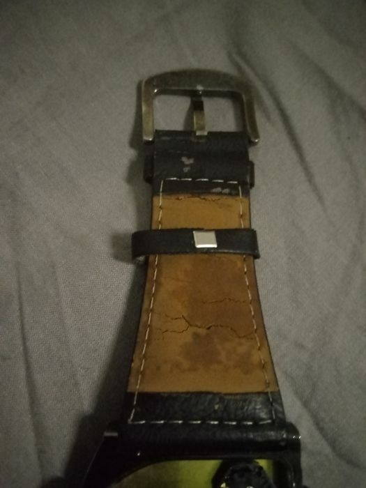 Relógio marca Giovanni a funcionar apenas lhe falta pilhas